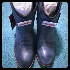 Beautiful pair of leather dingo boots!